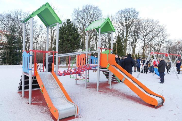 Nowy plac zabaw z siłownią i strefą relaksu w szkole przy Kopernika, Biuro Prezydenta Miasta